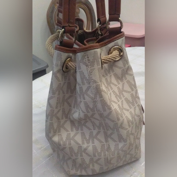 BEAUTIFUL MICHAEL KORS MONOGRAM BAG CREAM / TAN GOLD HARDWARE LARGE BAG PRETTY - Picture 7 of 12